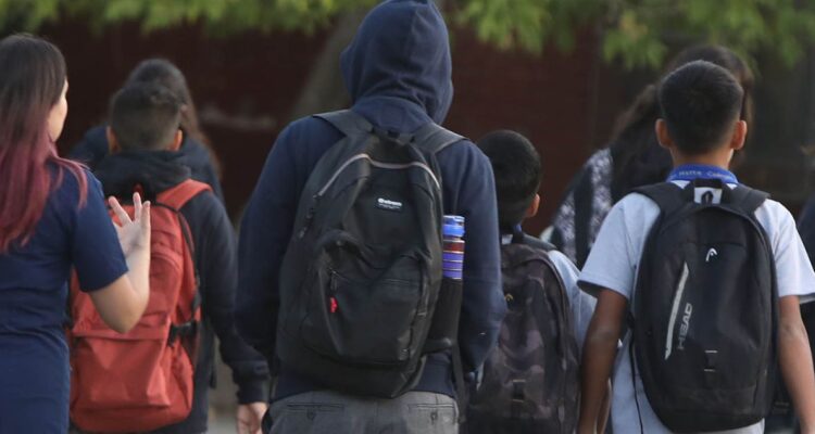 Censo 2024 aumento en la escolaridad promedio en Chile: aumentó a 12,1 años