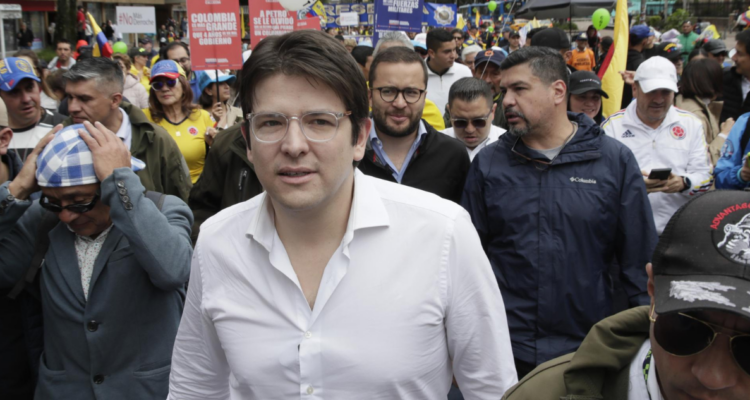 Actualizan estado de salud de precandidato colombiano