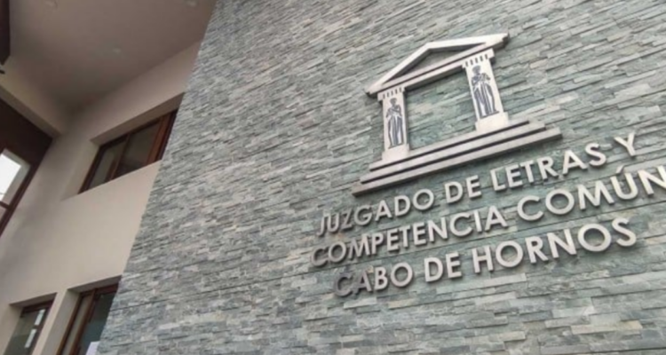 Estudiante de 16 años fue detenida por microtráfico en Puerto Williams: quedó con arraigo nacional