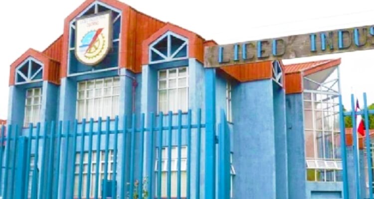 Estudiante detenido por falso aviso de bomba en liceo Industrial de Osorno