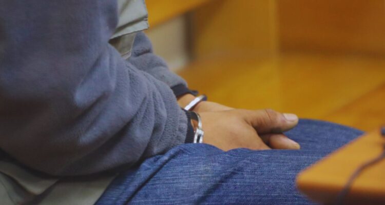 15 años de cárcel para hombre por femicidio frustrado en Coronel: apuñaló y atropelló a conviviente