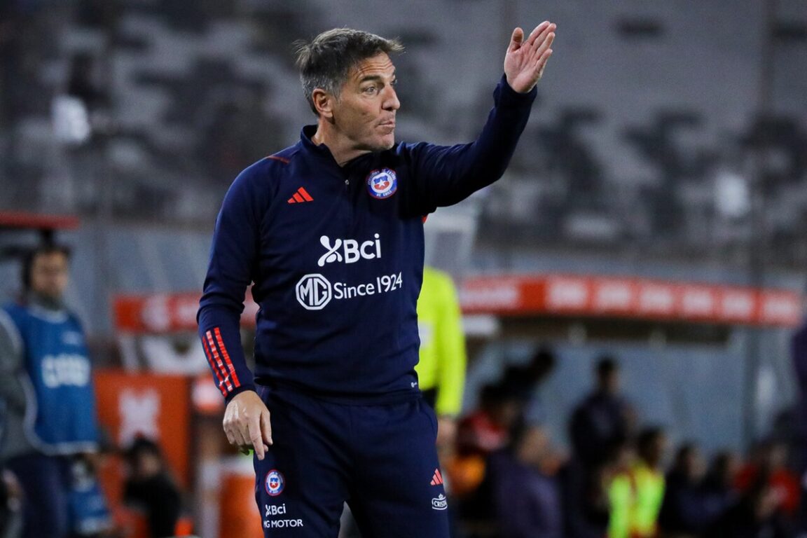 Eduardo Berizzo en su último duelo con La Roja.