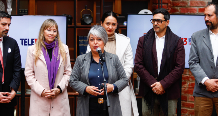 Frente amplio cuestiona programa económico de Jara y el PC previo a las primarias oficialistas