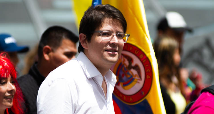 Gobierno de Colombia ofrece millonaria recompensa por información de ataque a Uribe: hay un detenido