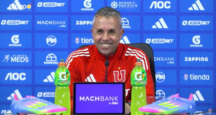 Gustavo Álvarez se cansa de preguntas sobre La Roja y asegura que está “100% enfocado en La U”