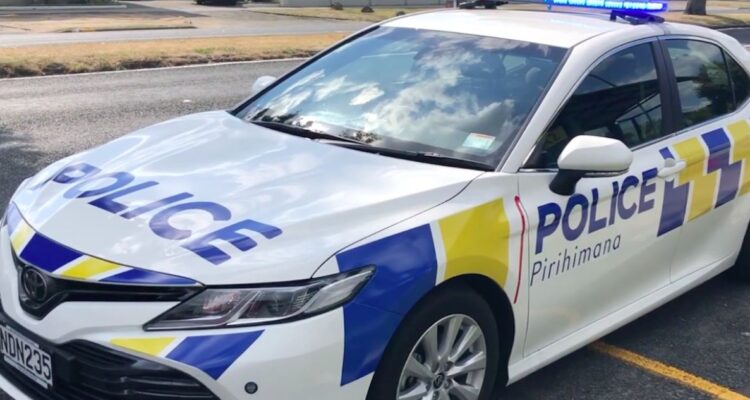 Detienen a dos hermanos chilenos en Nueva Zelanda por importar cocaína: arriesgan cadena perpetua
