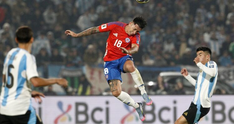 Rodrigo Echeverría fue duramente criticado por hinchas chilenos.