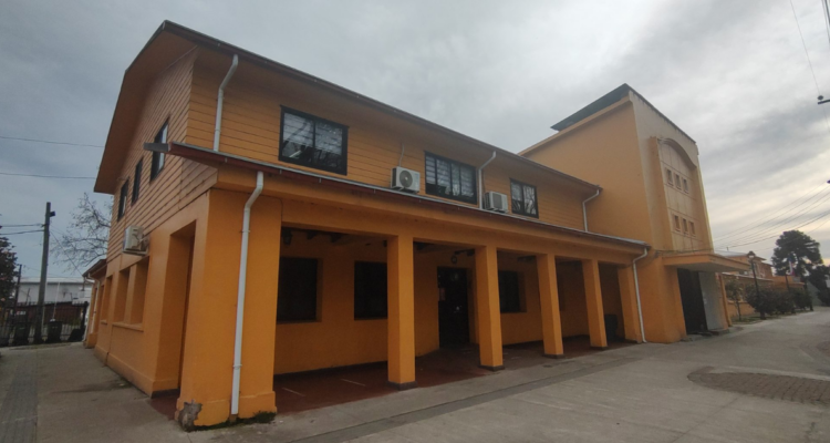 Hombre entra con cuchillo a municipio de Bulnes gritando que será el alcalde: tendría esquizofrenia