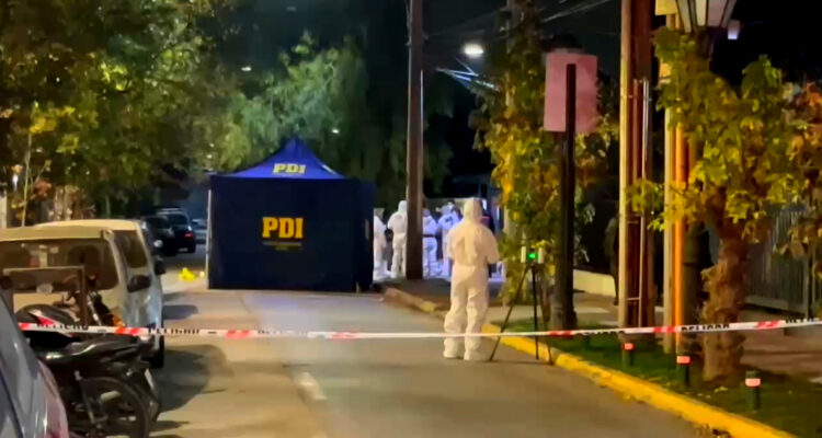 Hombre muere baleado en plena vía pública en La Cisterna: indagan posible intercambio de disparos