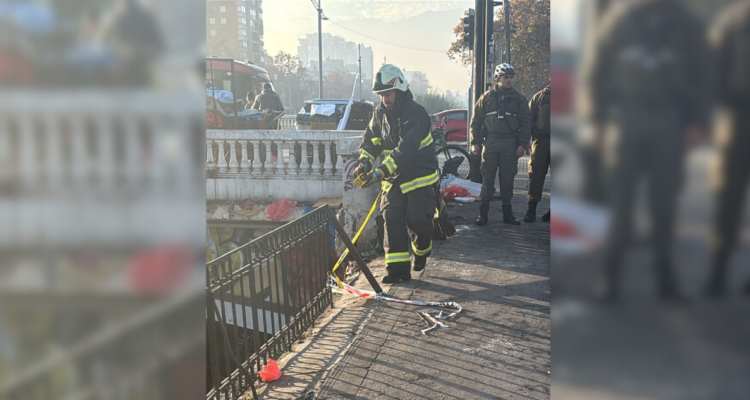 Hombre no vidente cae al río Mapocho por ausencia de barandas de seguridad: fue rescatado por bomberos