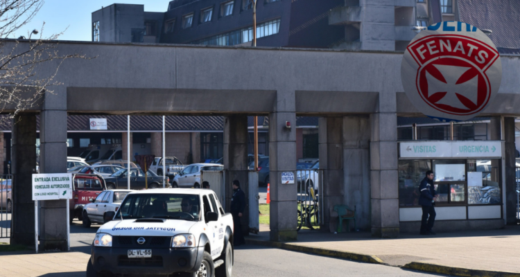 Foto del Hospital Base de Valdivia por críticas de Fenats a medidas de austeridad del Servicio de Salud Los Ríos