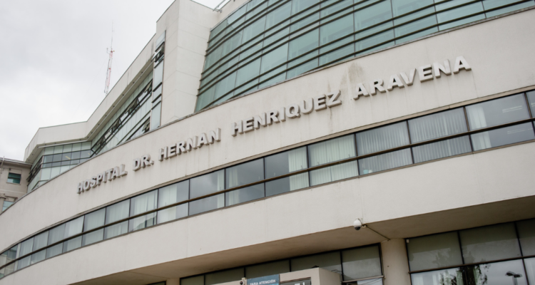 Frontis del Hospital Regional de Temuco por orden de terminar pronto sumario iniciado contra dos oncólogos
