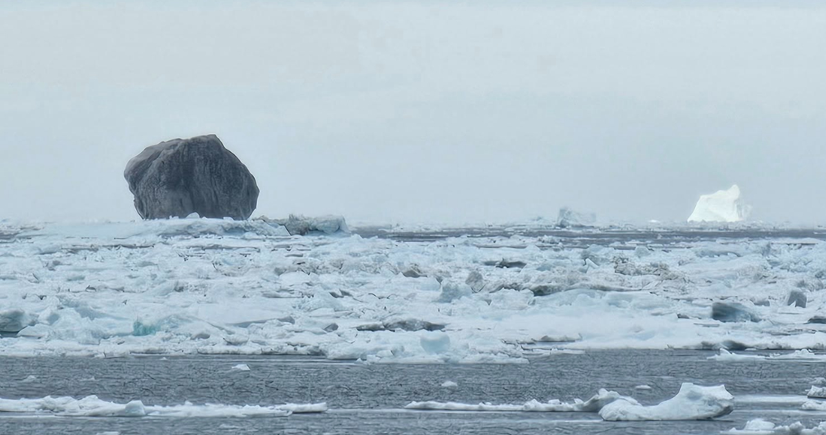 Foto del iceberg negro