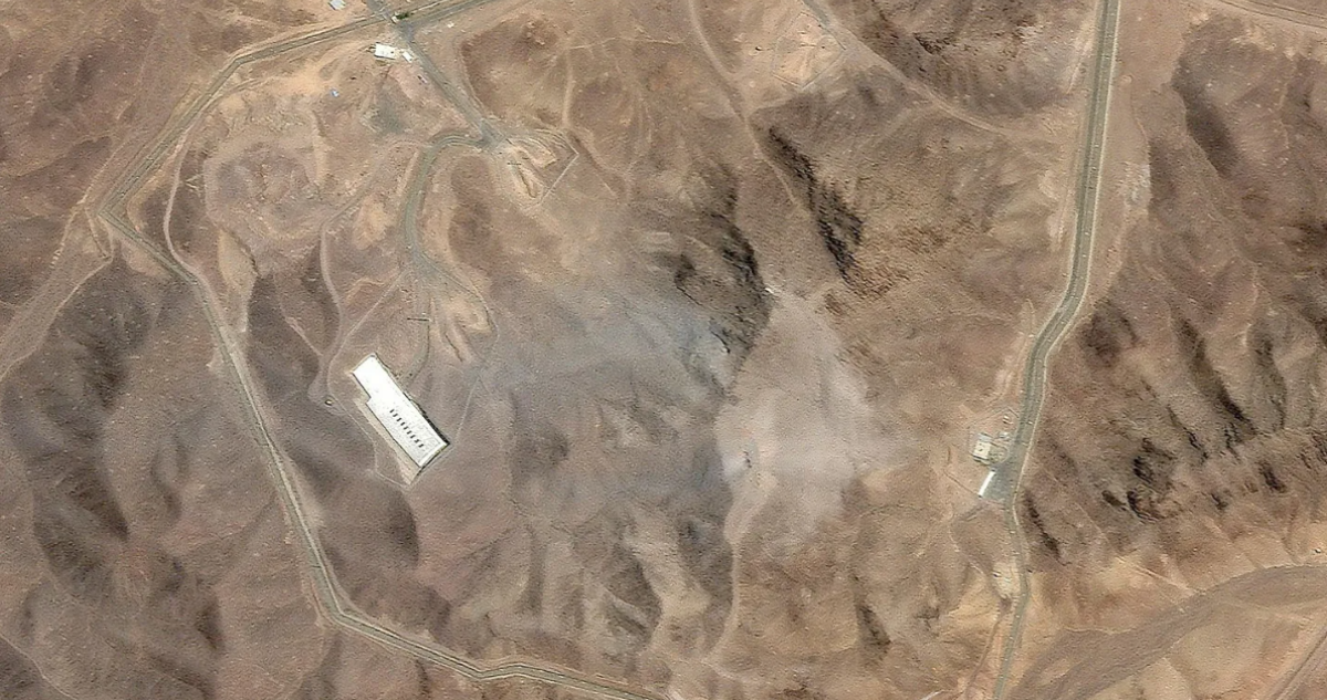 Imágenes satelitales muestran daños en instalaciones nucleares de Irán tras ataque de EEUU