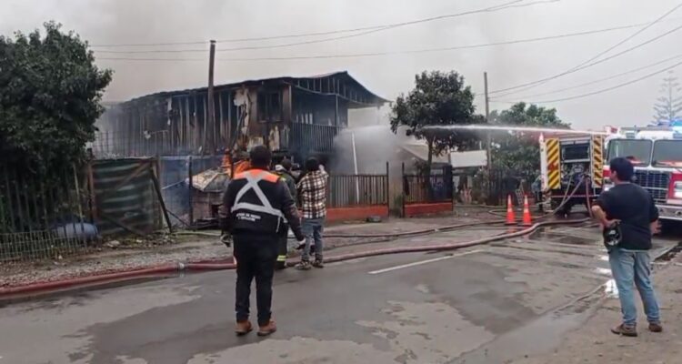 Incendio destruye vivienda en Hijuelas