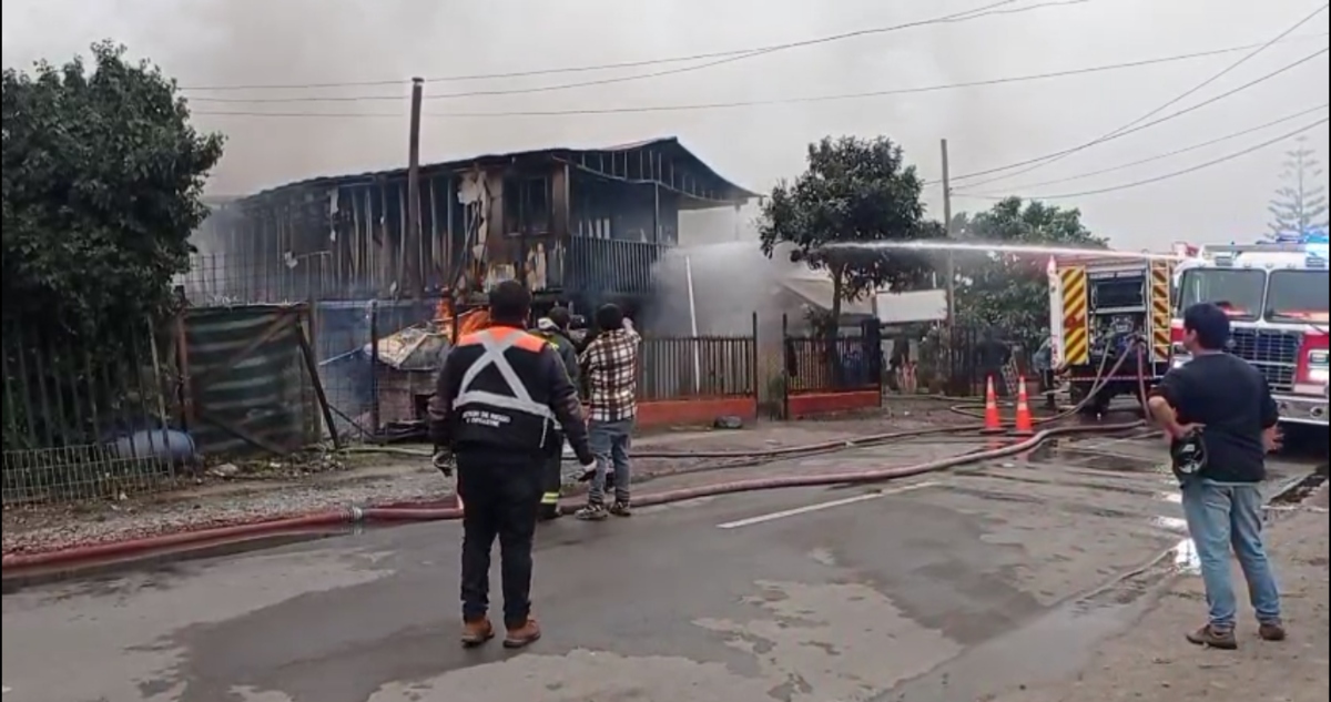 Incendio destruye vivienda en Hijuelas