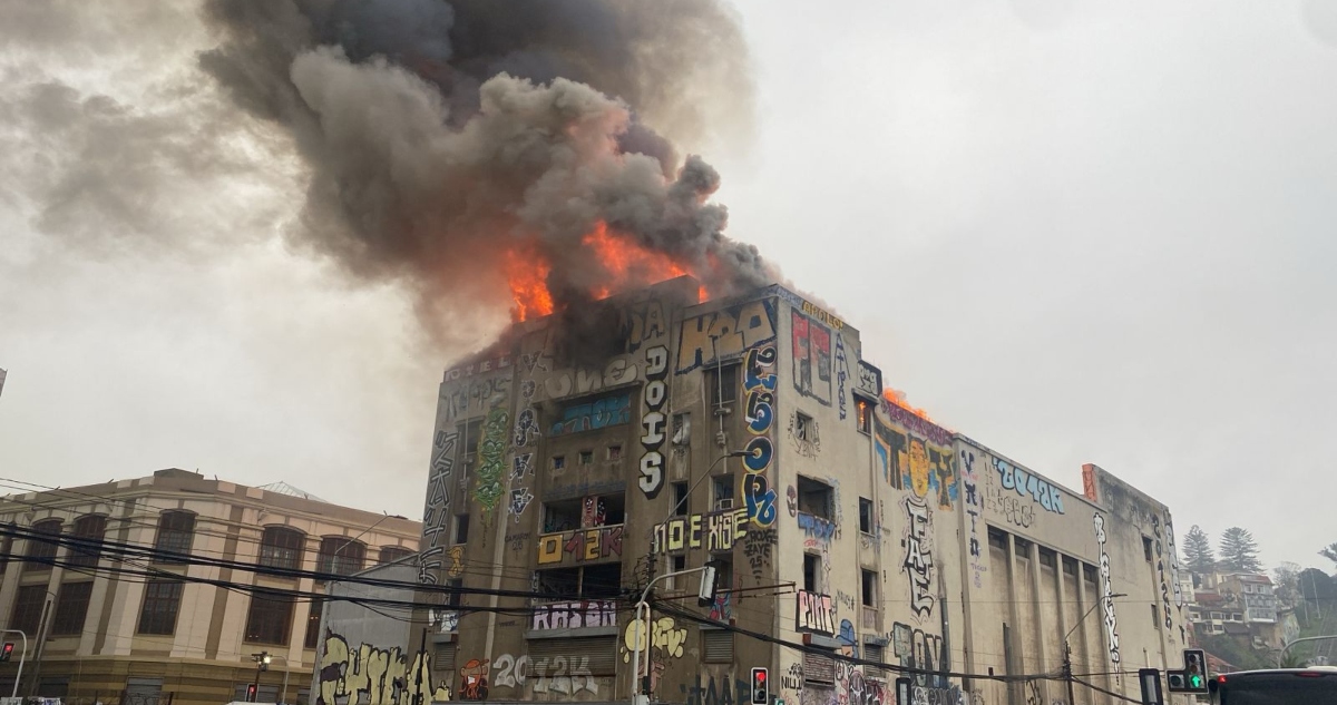 Incendio en ex Teatro Pacífico de Valparaíso