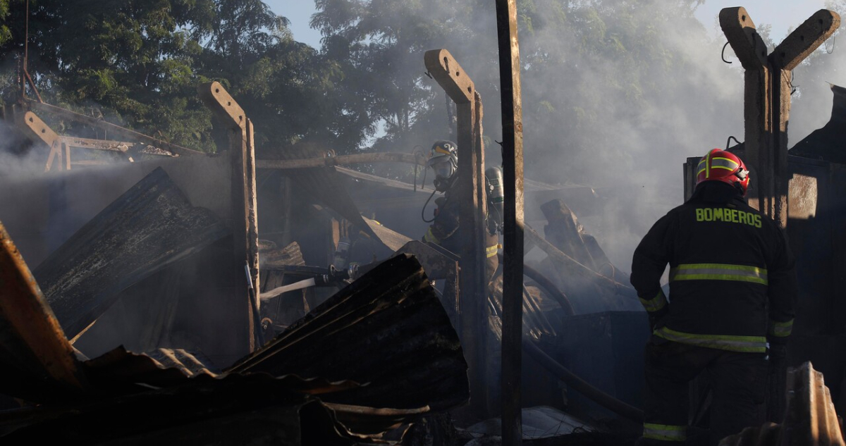 Tragedia en Maipú: Incendio deja un muerto y cuatro viviendas afectadas