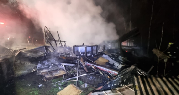 Incendio que destruyó vivienda en Valdivia donde murió hombre