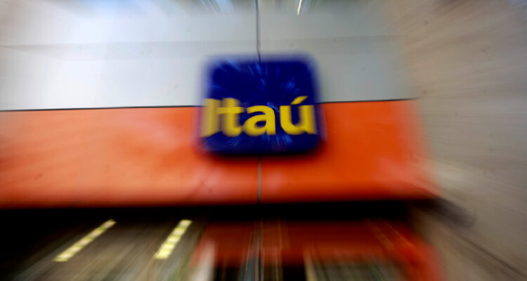Fraude con dólares en Itaú: dos inversores llegan a acuerdo con banco y le pagan casi $3 mil millones