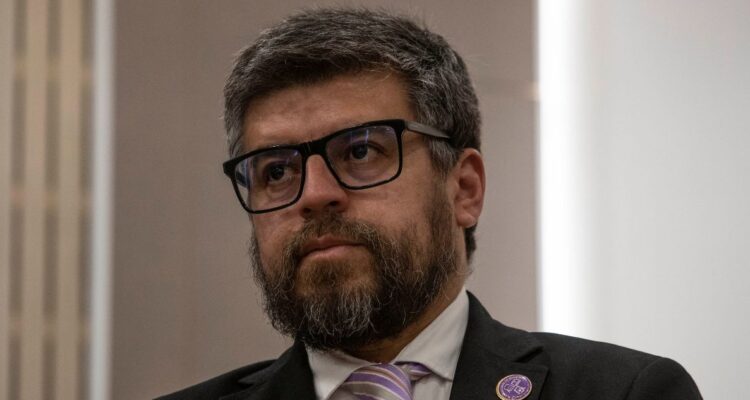 Araya (IND-PPD) por migración: “Agarraría un barco, los echo arriba y los mando de vuelta a Venezuela”