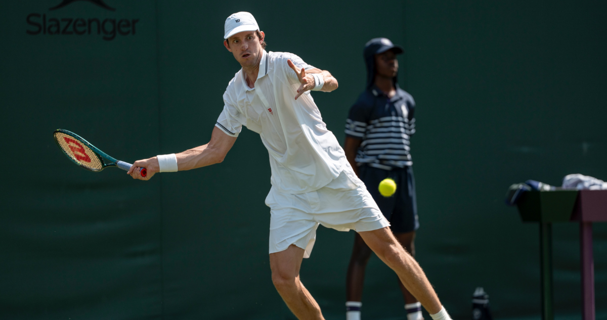 En el aire y con voltereta incluida: el puntazo de Jarry que decidió partido a su favor en Wimbledon
