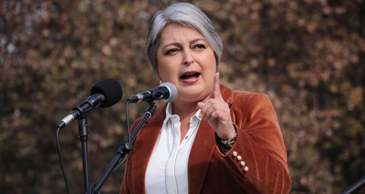 Jara responde a Landerretche luego de condicionar apoyo tras primarias: “Sería como Quico”