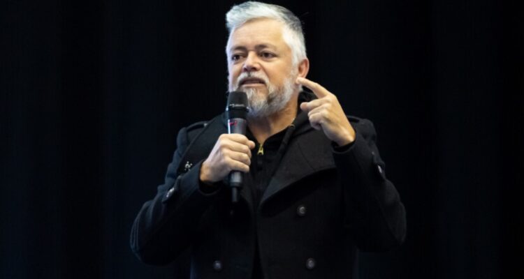 Jorge Baradit asume como director del Parque Cultural de Valparaíso en medio de crisis financiera