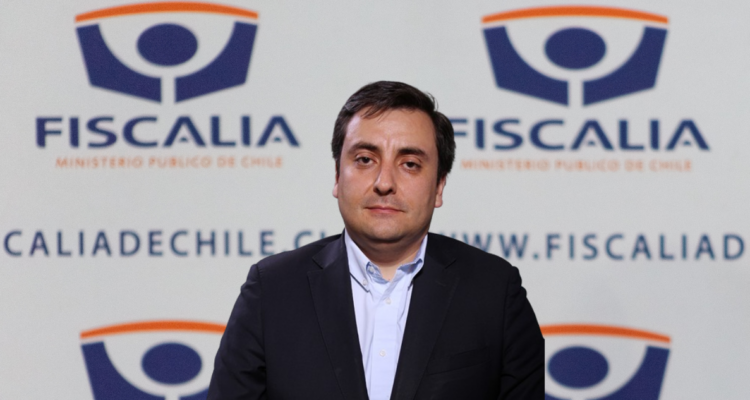 José Roa con fondo de Fiscalía