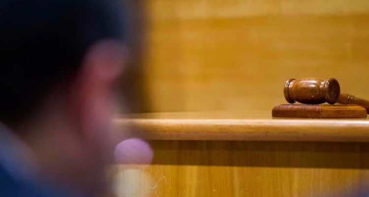 Mazo en estrado por preparación de la audiencia de preparación de juicio oral de los acusados por arista Manicure del caso Convenios