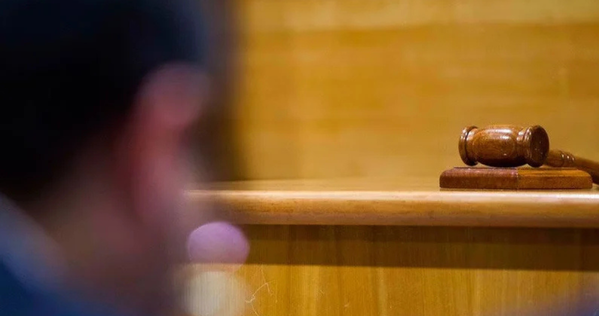 Mazo en estrado por preparación de la audiencia de preparación de juicio oral de los acusados por arista Manicure del caso Convenios