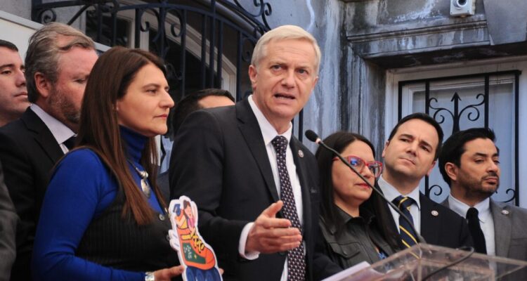 Kast reafirma idea de eliminar contribuciones y celebra apertura desde otros sectores de la derecha
