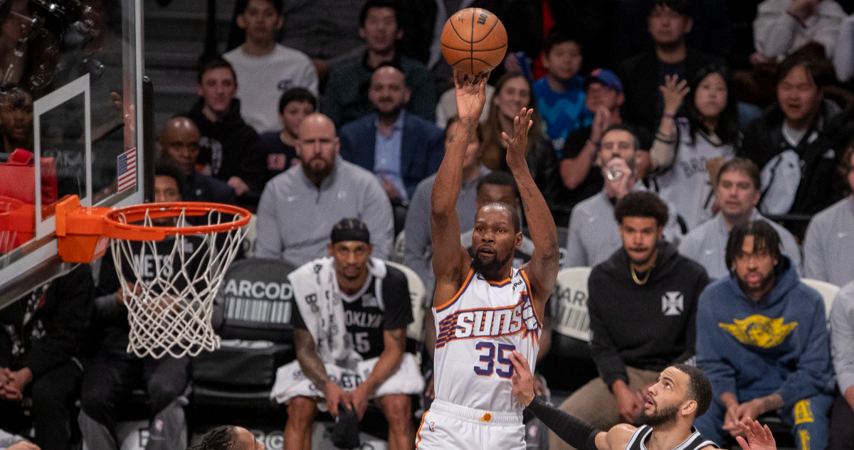 Kevin Durant jugando para los Phoenix Suns en la NBA