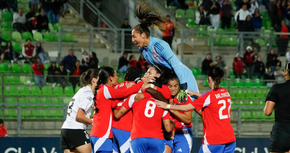 Luis Mena oficializa nómina de La Roja para la Copa América femenina de este 2025