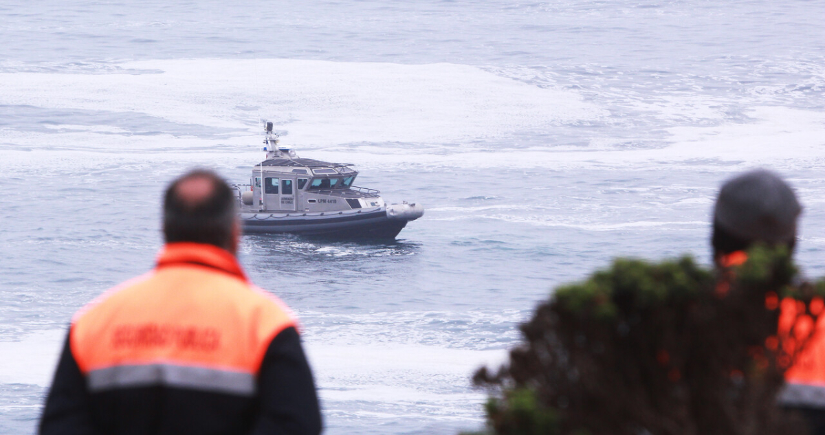 Armada activa operativo por lancha con 2 tripulantes que zarpó en pleno sistema frontal en Calbuco