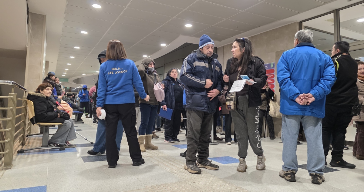 Largas filas para agendar horas médicas de especialidad en Hospital de Puerto Montt