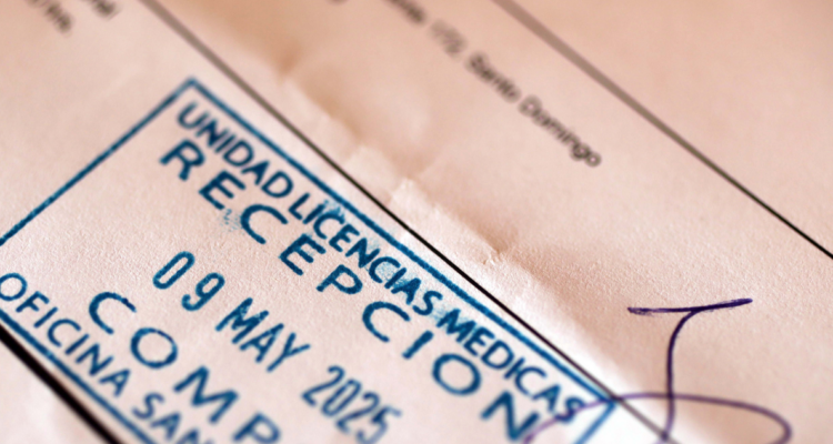 Licencia médica por suspensión de sus funciones de la jefa de Control Municipal de Lota
