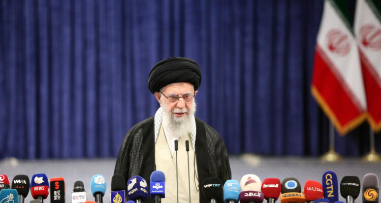 Líder supremo de Irán advierte a EEUU que si interviene en la guerra sufrirá “daño irreparable”
