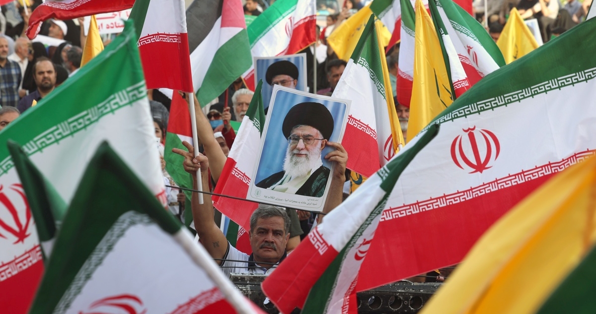 Líder supremo de Irán afirma que aplastó a Israel y que EEUU no logró nada significativo en bombardeos