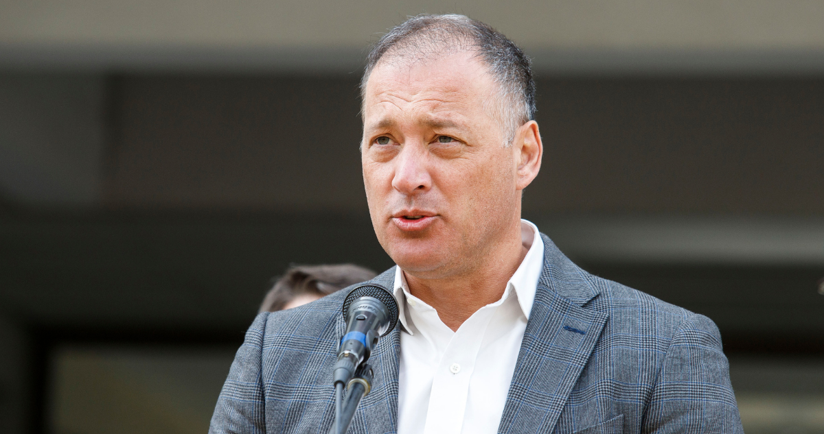 “Llévenme a Ética”: Castro emplaza a críticos y dice que no cometió “ninguna falta” en viajes a EEUU