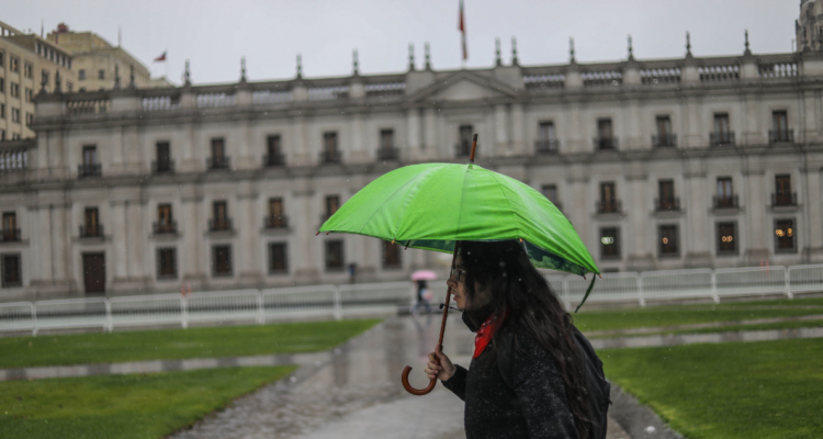 Cuánta lluvia podría caer en Santiago y otras 6 regiones durante este jueves