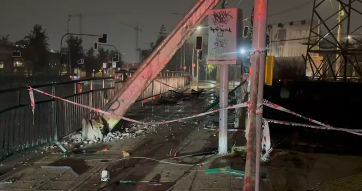 Semáforos apagados, cortes de luz y Metro con velocidad reducida: Santiago ya sufre las lluvias