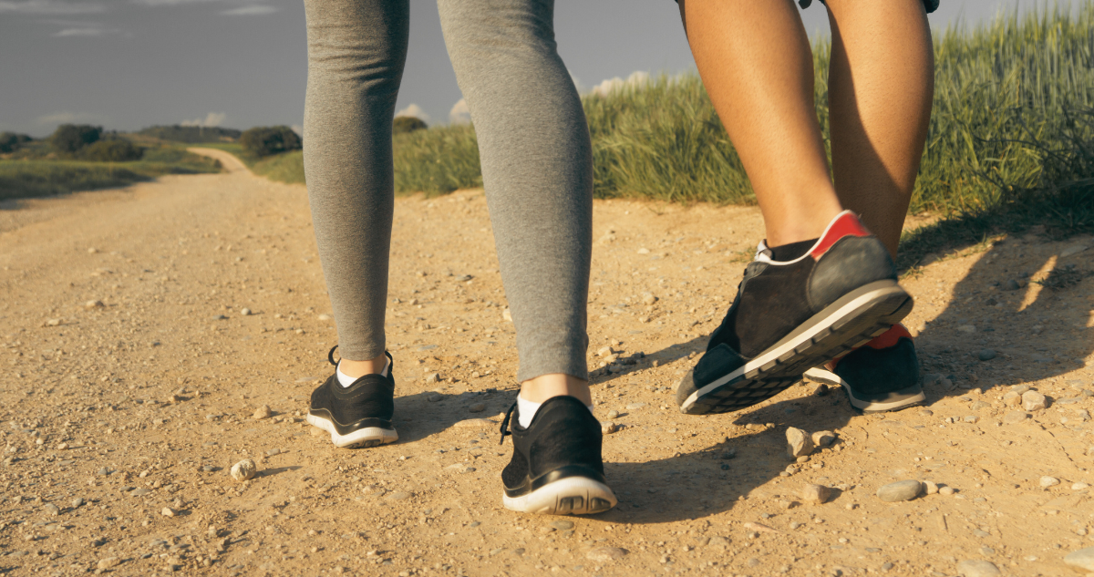 Los sorpresivos beneficios para salud de caminar, pero hacia atrás
