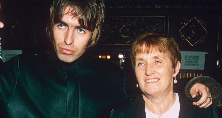 Madre de los hermanos Gallagher: “Fui la instigadora de la reunión de Oasis”