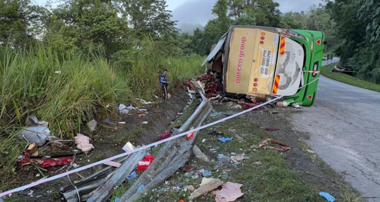 Imagen de bus accidentado en Malasia