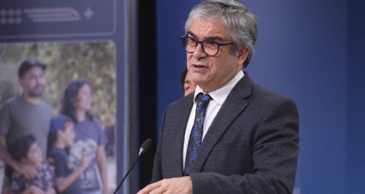 Tras mejores proyecciones del IPoM: Gobierno reitera que la economía chilena “se ha ido fortaleciendo”