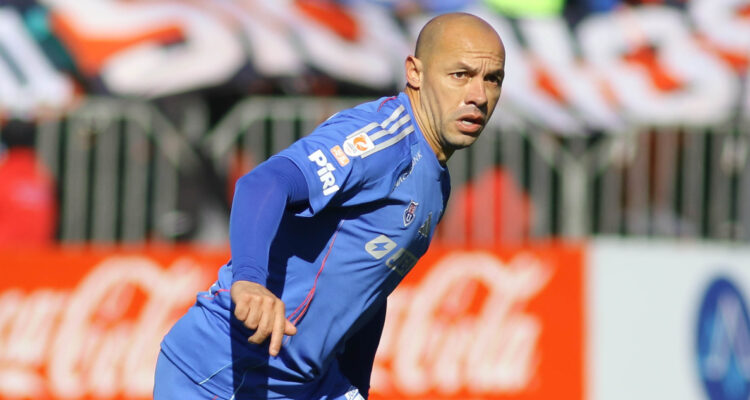 Marcelo Díaz jugando para La U