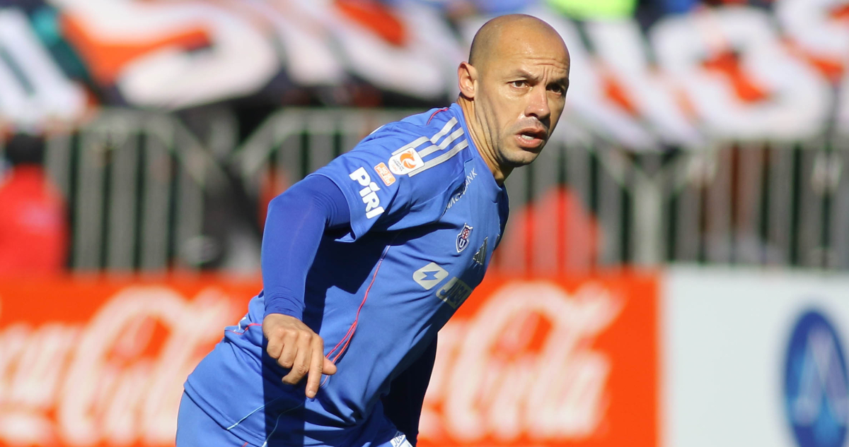 Marcelo Díaz jugando para La U