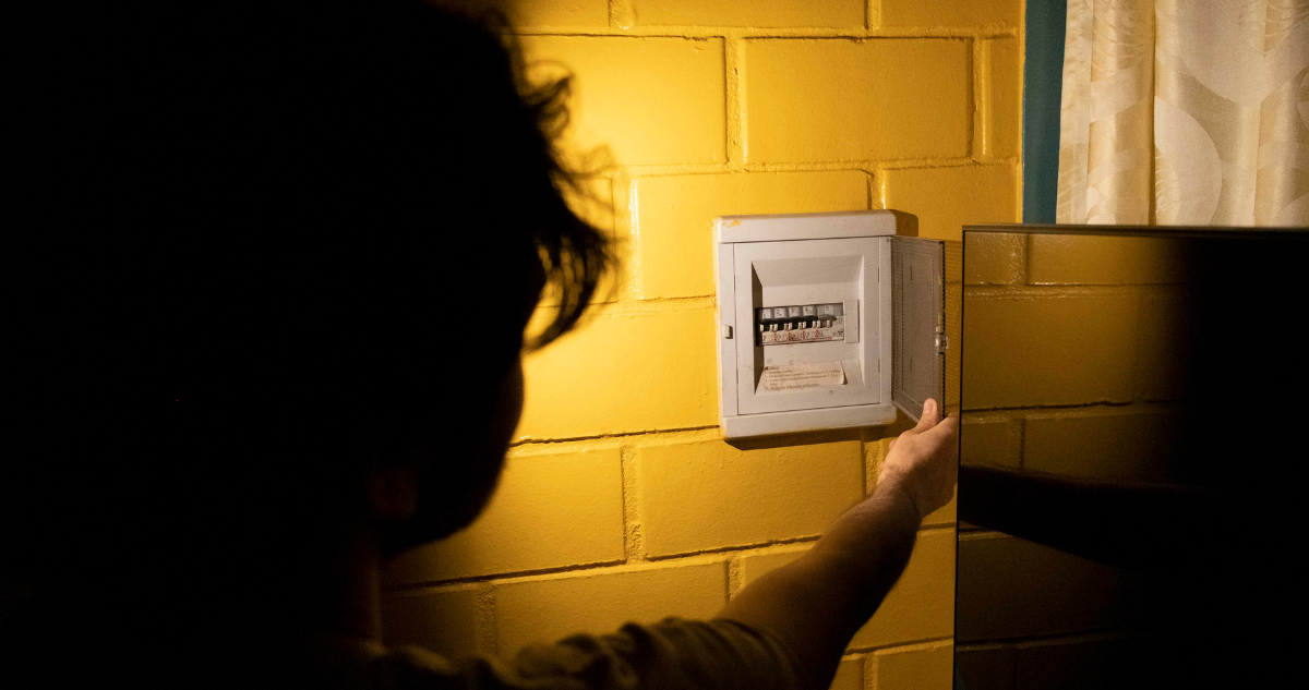 Más de 190 mil clientes siguen sin luz tras sistema frontal: Bío Bío y La Araucanía las más afectadas