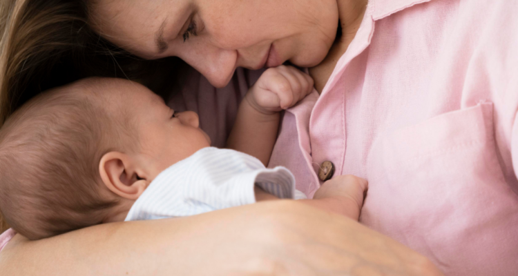 Maternidad. Una madre narra en primera persona la experiencia de criar en Chile al borde del colapso físico y emocional
